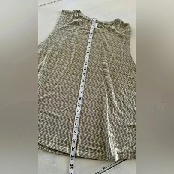 Athleta Women’s Cloudlight Muscle Tank Striped Tuscan Olive SZ 2X (E7) - Picture 8 of 9